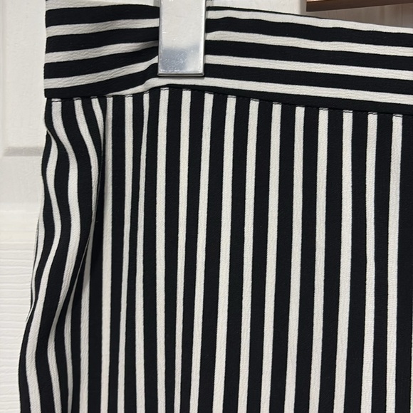 JASMINE AND JULIANA striped culottes.  Size 8 - Picture 2 of 7